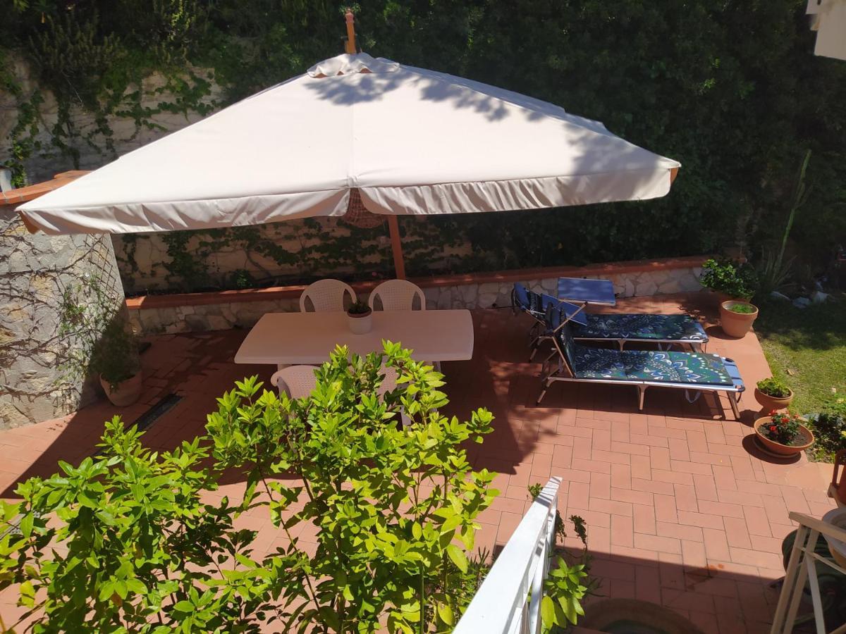 Tra Mare E Bosco Nella Splendida Quercianella Villa Kültér fotó